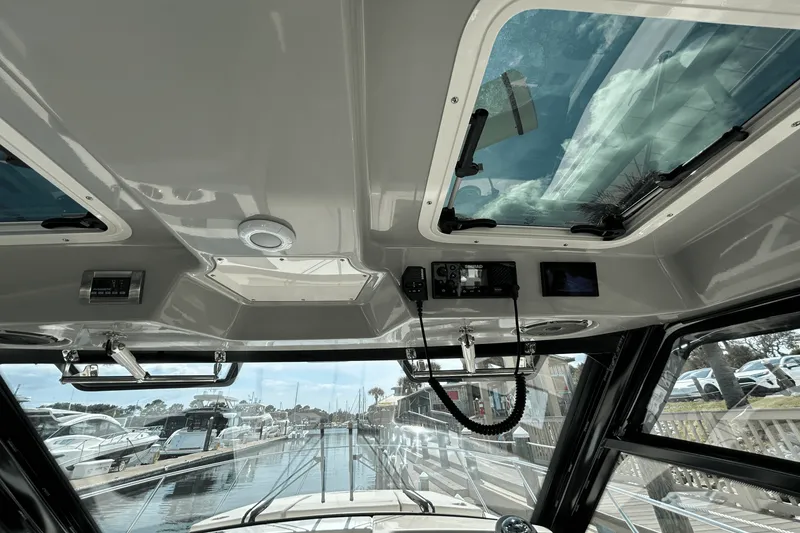 Slide: The Image of Boston Whaler 325 Conquest 2025 - 45