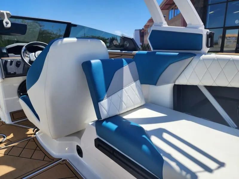 Slide: The Image of Tige Boats Z1 2022 - 38