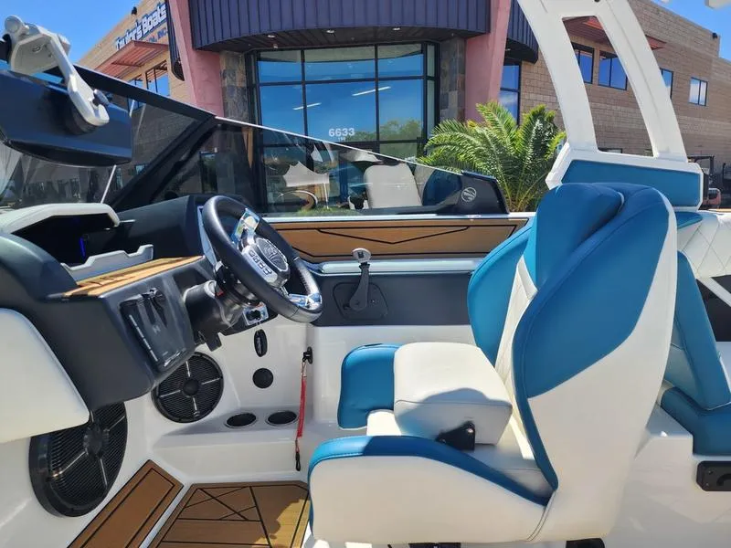 Slide: The Image of Tige Boats Z1 2022 - 27