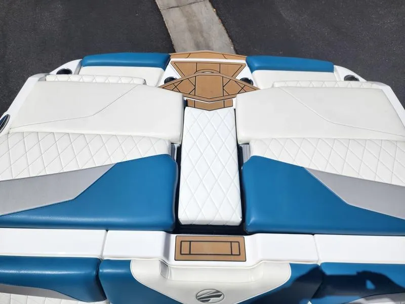 Slide: The Image of Tige Boats Z1 2022 - 44