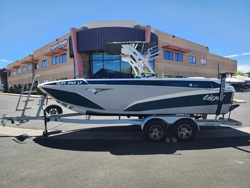 Slide: The Image of Tige Boats Z1 2022 - 4