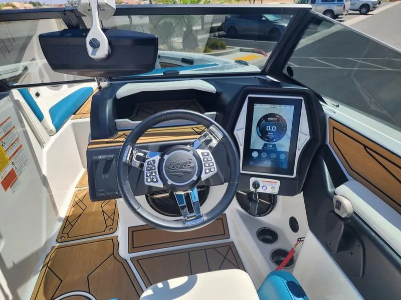 Slide: The Image of Tige Boats Z1 2022 - 28