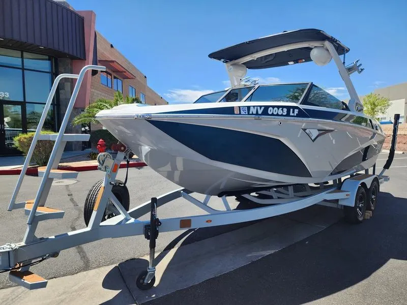 Slide: The Image of Tige Boats Z1 2022 - 3