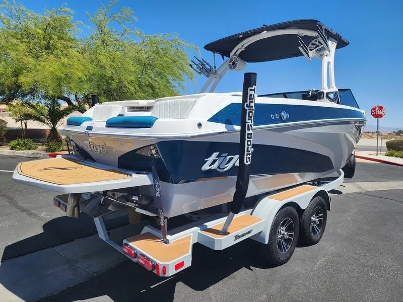 Slide: The Image of Tige Boats Z1 2022 - 10
