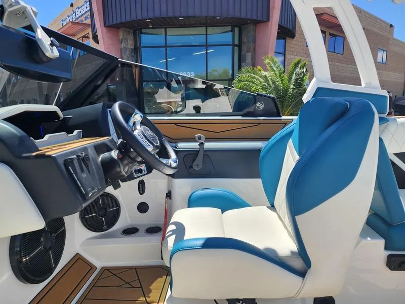 Slide: The Image of Tige Boats Z1 2022 - 26