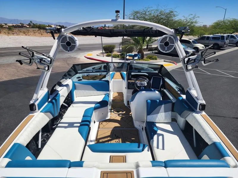 Slide: The Image of Tige Boats Z1 2022 - 21