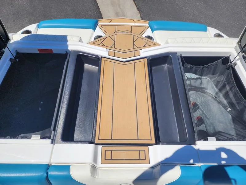 Slide: The Image of Tige Boats Z1 2022 - 47