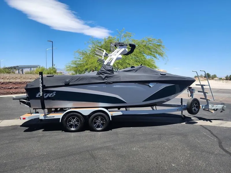 Slide: The Image of Tige Boats Z1 2022 - 45