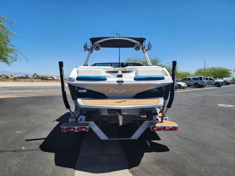 Slide: The Image of Tige Boats Z1 2022 - 8