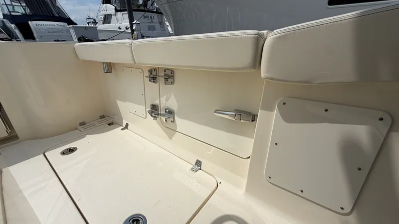 Slide: The Image of Scout 260 LXF 2027 - 21
