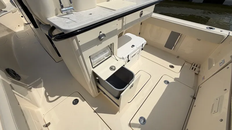 Slide: The Image of Scout 260 LXF 2027 - 13