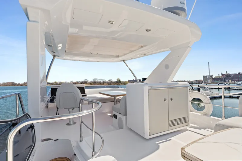 Slide: The Image of Azimut 50 FLYBRIDGE 2022 - 22