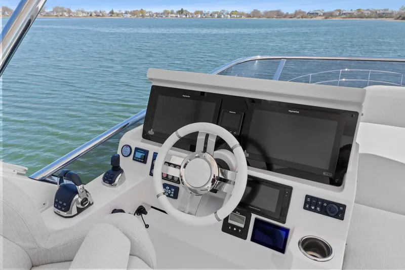 Slide: The Image of Azimut 50 FLYBRIDGE 2022 - 32
