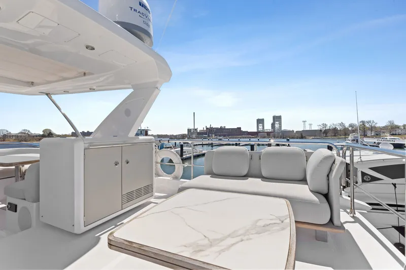Slide: The Image of Azimut 50 FLYBRIDGE 2022 - 21