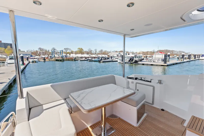 Slide: The Image of Azimut 50 FLYBRIDGE 2022 - 11