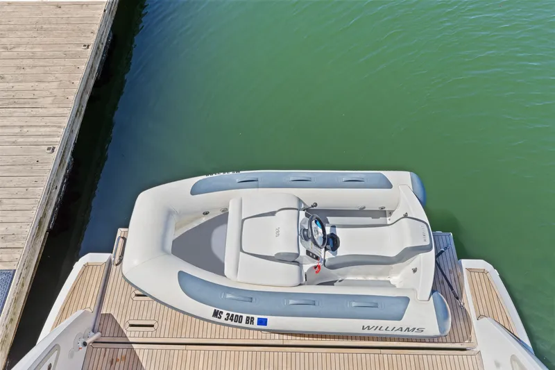 Slide: The Image of Azimut 50 FLYBRIDGE 2022 - 8