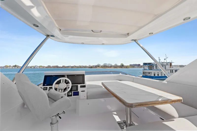 Slide: The Image of Azimut 50 FLYBRIDGE 2022 - 25