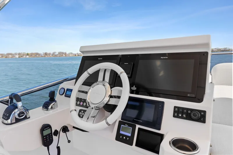 Slide: The Image of Azimut 50 FLYBRIDGE 2022 - 31