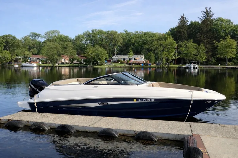 The Image of Sea Ray 240 SUNDECK OUTBOARD 2016 - 0