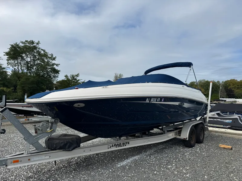 Slide: The Image of Sea Ray 240 SUNDECK OUTBOARD 2016 - 13
