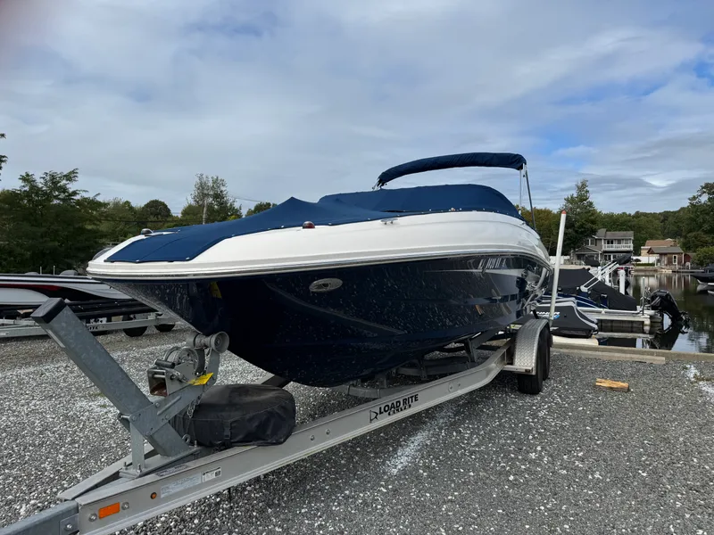 Slide: The Image of Sea Ray 240 SUNDECK OUTBOARD 2016 - 14