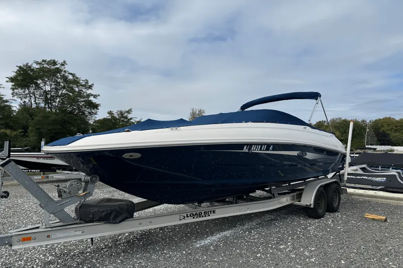Slide: The Image of Sea Ray 240 SUNDECK OUTBOARD 2016 - 5