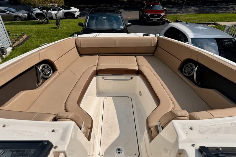 Slide: The Image of Sea Ray 240 SUNDECK OUTBOARD 2016 - 7