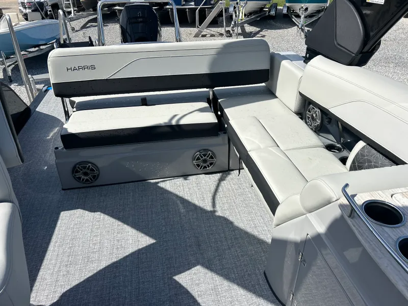 Slide: The Image of Harris Grand Mariner 250 2027 - 17