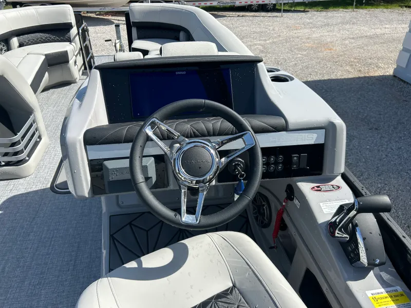 Slide: The Image of Harris Grand Mariner 250 2027 - 18