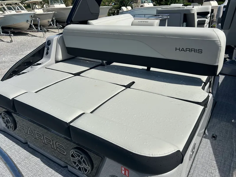 Slide: The Image of Harris Grand Mariner 250 2027 - 13