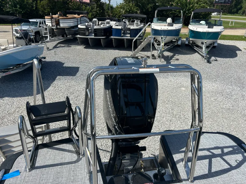 Slide: The Image of Harris Grand Mariner 250 2027 - 14