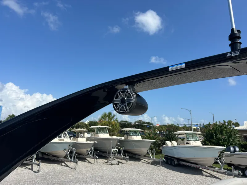 Slide: The Image of Harris Grand Mariner 250 2027 - 24