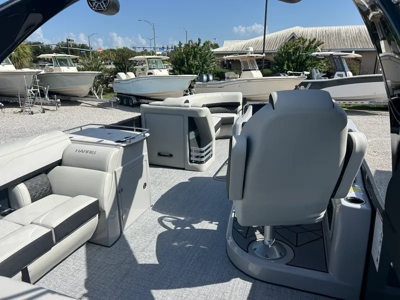 Slide: The Image of Harris Grand Mariner 250 2027 - 16