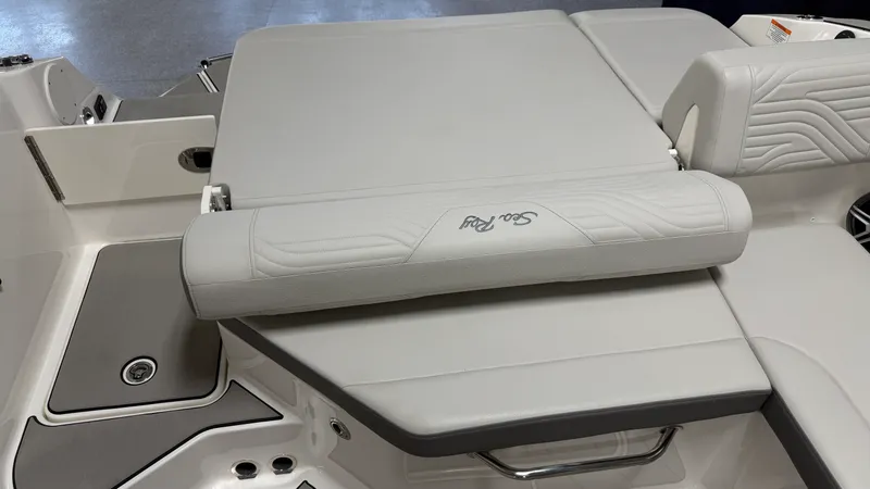 Slide: The Image of Sea Ray SDX 230 Surf 2026 - 33