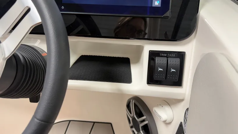 Slide: The Image of Sea Ray SDX 230 Surf 2026 - 65