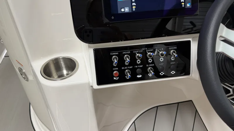 Slide: The Image of Sea Ray SDX 230 Surf 2026 - 68