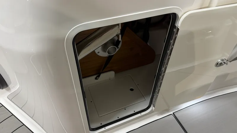 Slide: The Image of Sea Ray SDX 230 Surf 2026 - 77