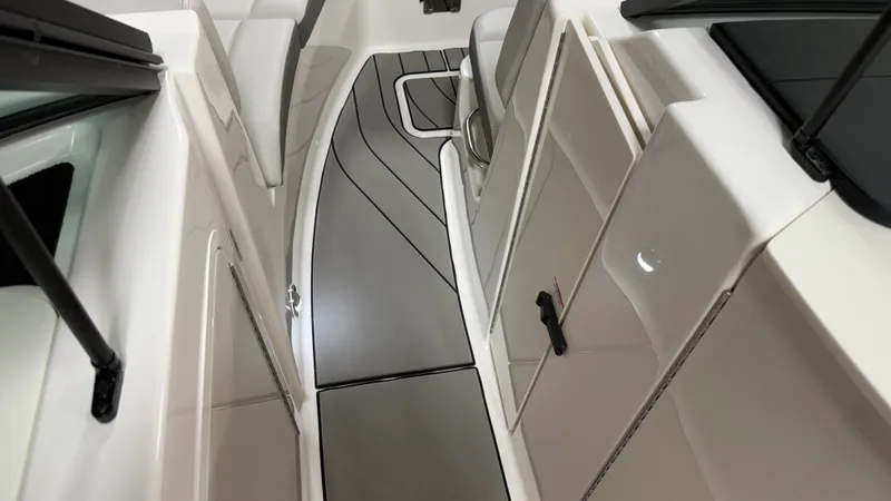 Slide: The Image of Sea Ray SDX 230 Surf 2026 - 79