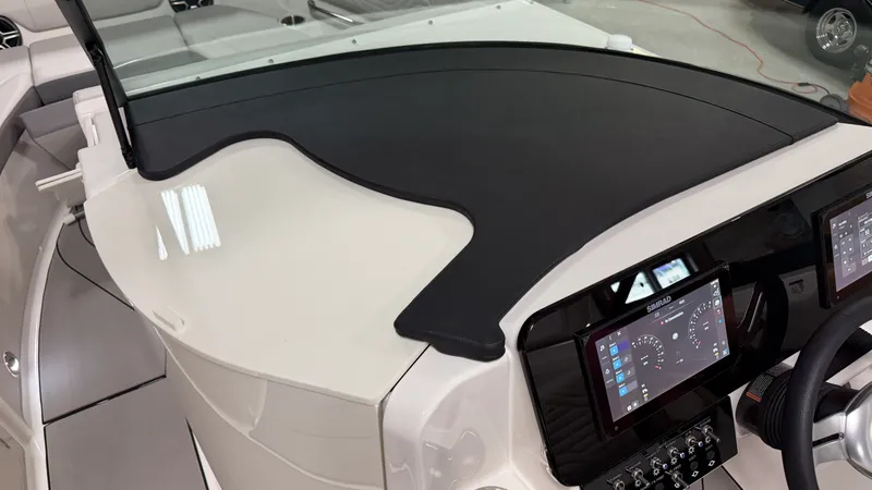 Slide: The Image of Sea Ray SDX 230 Surf 2026 - 70