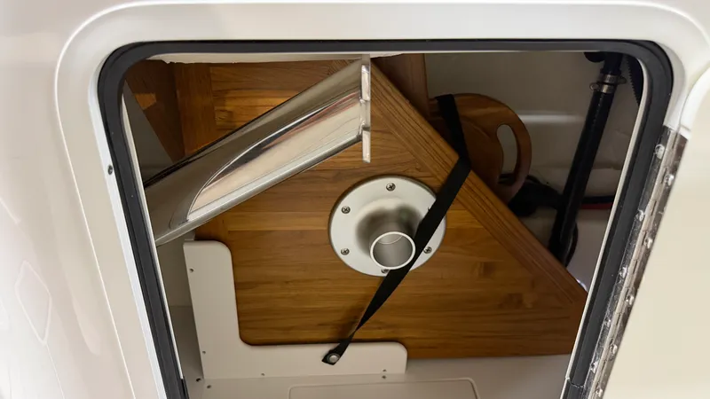Slide: The Image of Sea Ray SDX 230 Surf 2026 - 78