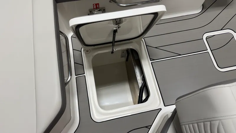 Slide: The Image of Sea Ray SDX 230 Surf 2026 - 43