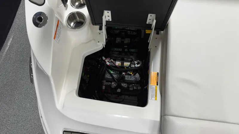 Slide: The Image of Sea Ray SDX 230 Surf 2026 - 18