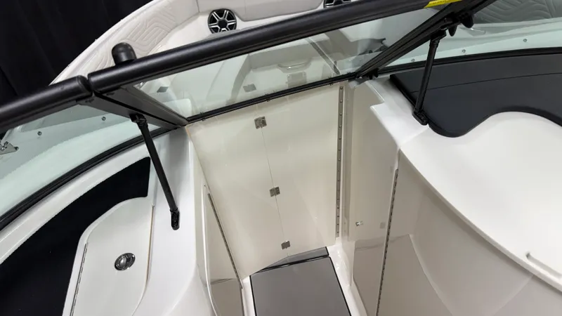 Slide: The Image of Sea Ray SDX 230 Surf 2026 - 80