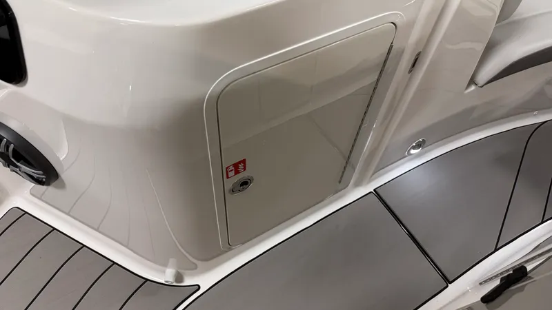 Slide: The Image of Sea Ray SDX 230 Surf 2026 - 76