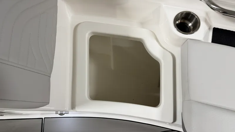 Slide: The Image of Sea Ray SDX 230 Surf 2026 - 88