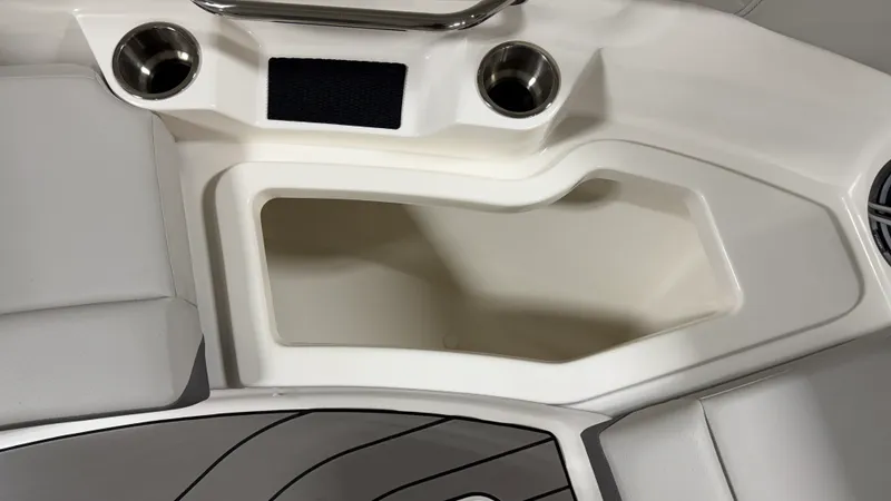 Slide: The Image of Sea Ray SDX 230 Surf 2026 - 91