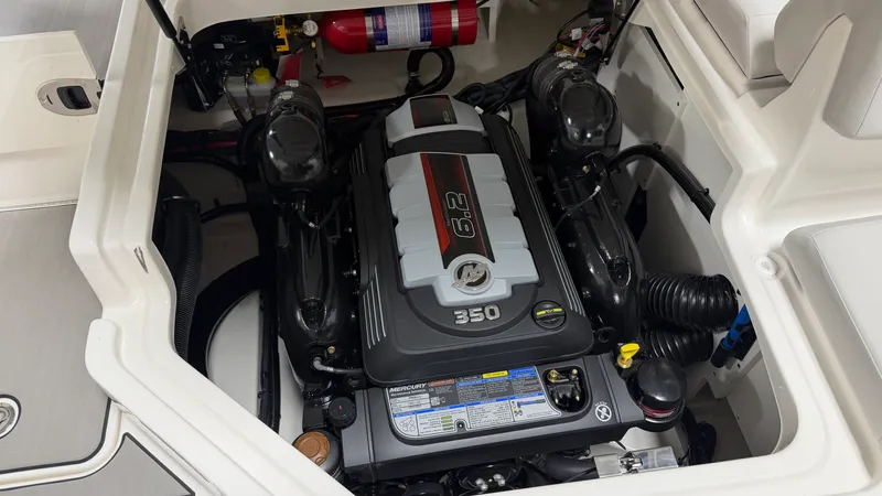 Slide: The Image of Sea Ray SDX 230 Surf 2026 - 30