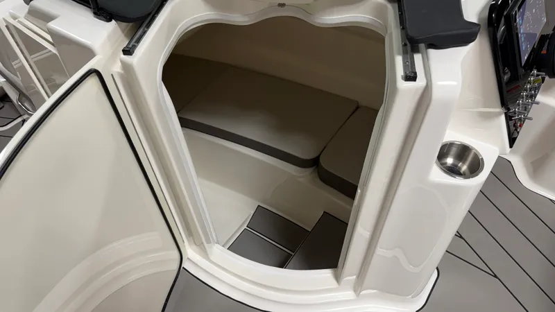 Slide: The Image of Sea Ray SDX 230 Surf 2026 - 72