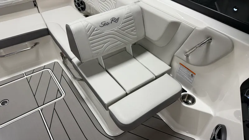 Slide: The Image of Sea Ray SDX 230 Surf 2026 - 46