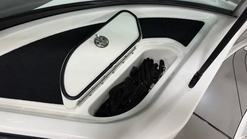 Slide: The Image of Sea Ray SDX 230 Surf 2026 - 53